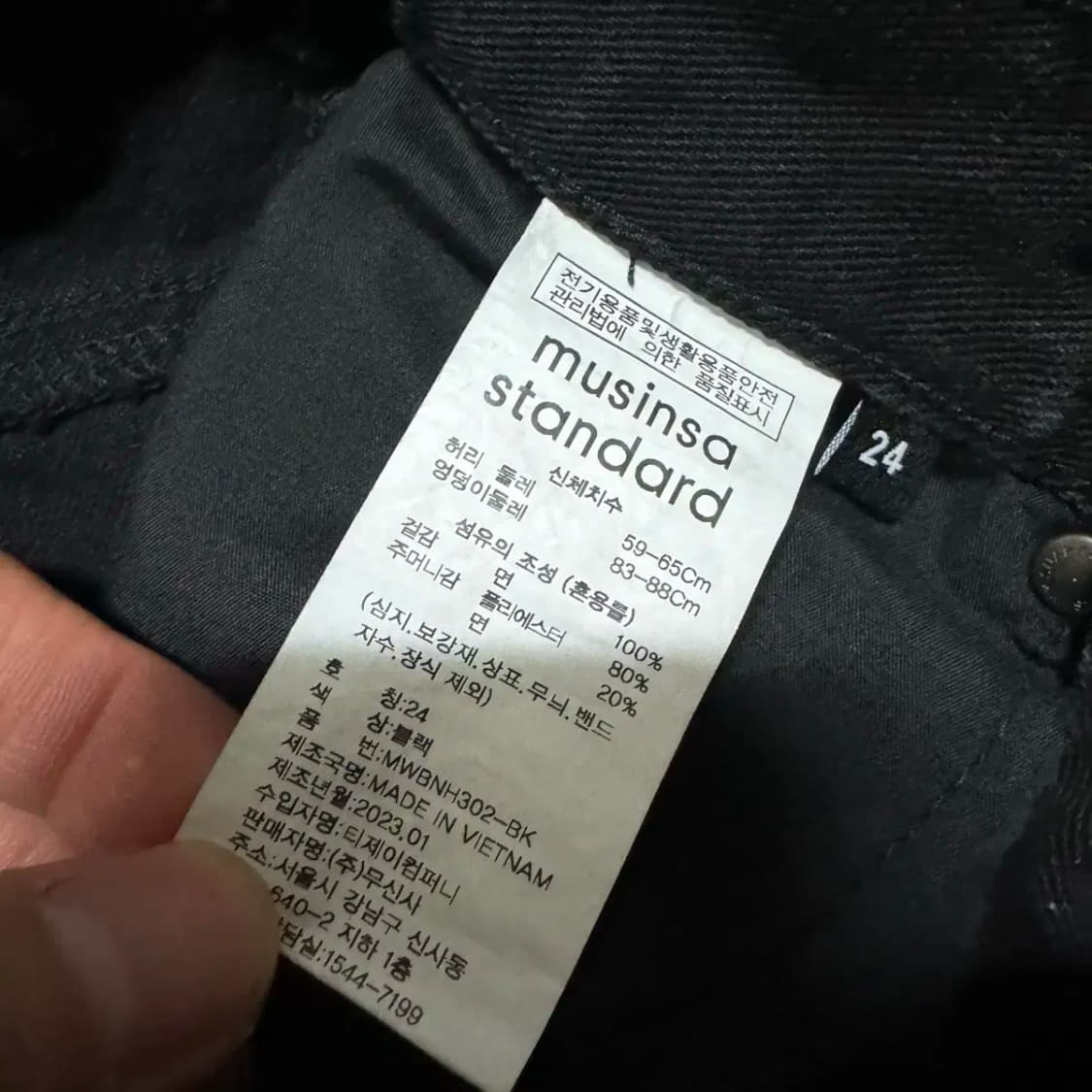 24 무신사스탠다드 흑청 데님 숏팬츠 여성 상품이미지4