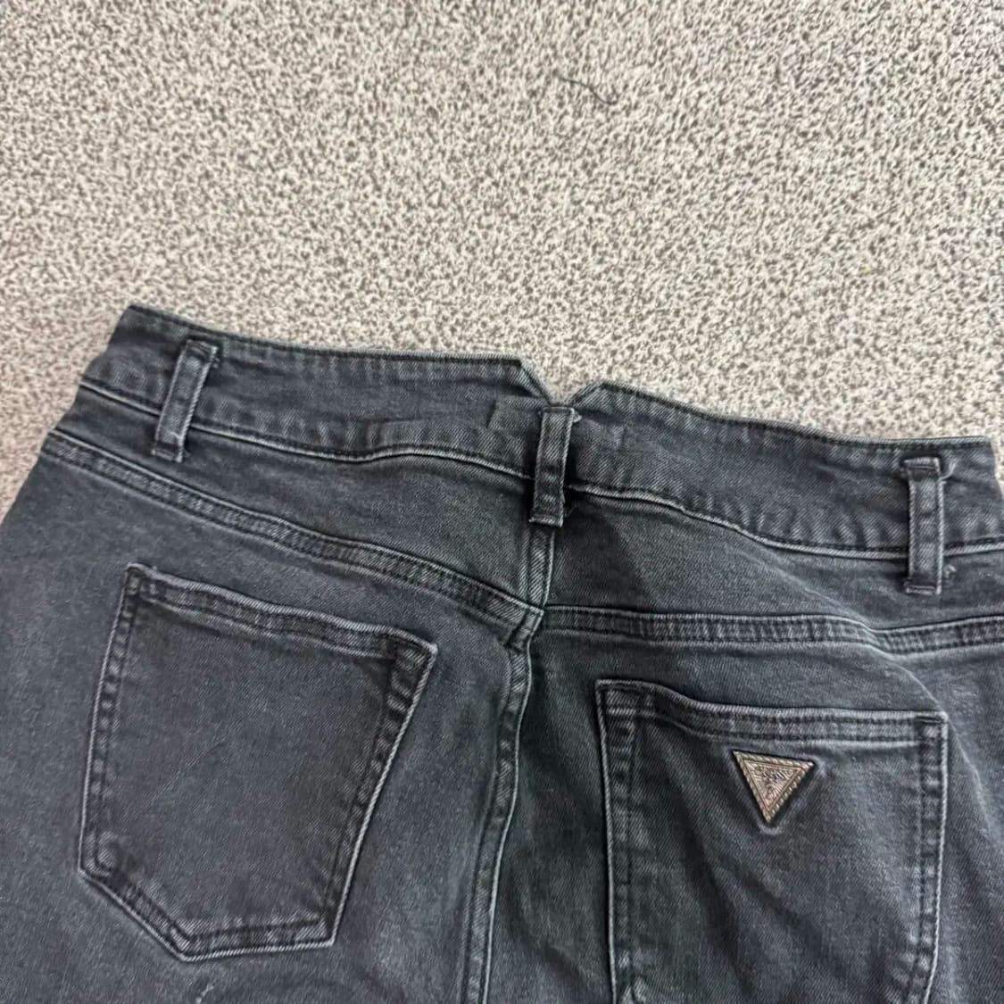 28 게스 흑청바지 여성 상품이미지4