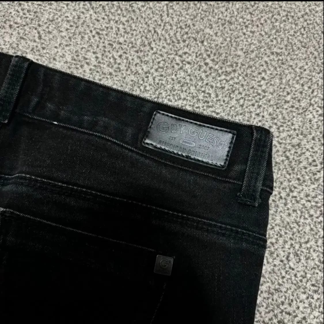 28 게스 흑청바지 여성 상품이미지3