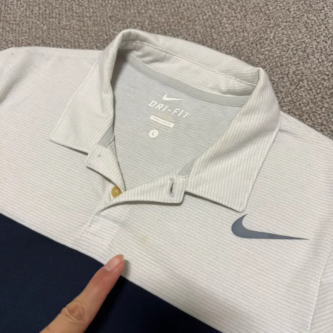 L 나이키 드라이핏 스트라이프 반팔 카라티 상품이미지3