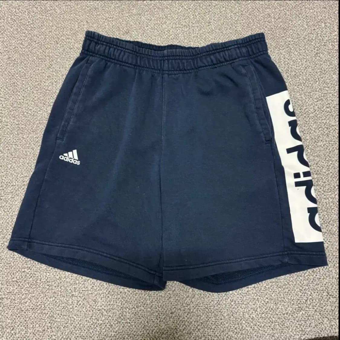 105 아디다스 에센셜 반바지 상품이미지1