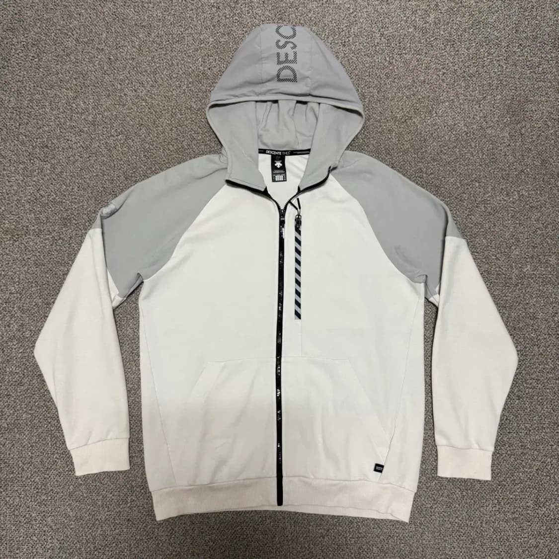 100 데상트 후드집업 상품이미지1