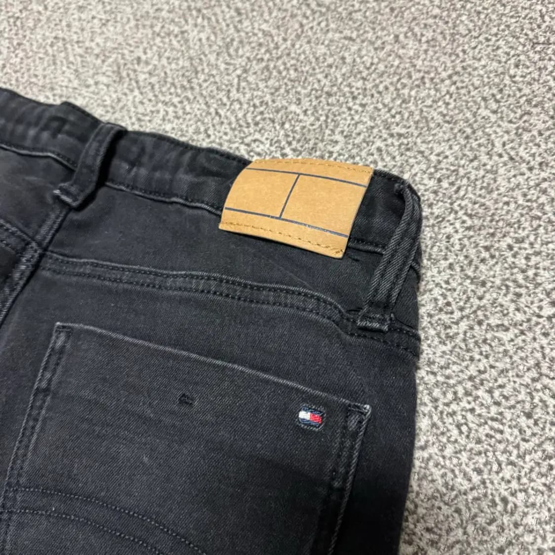 26 타미힐피거 흑청바지 상품이미지3