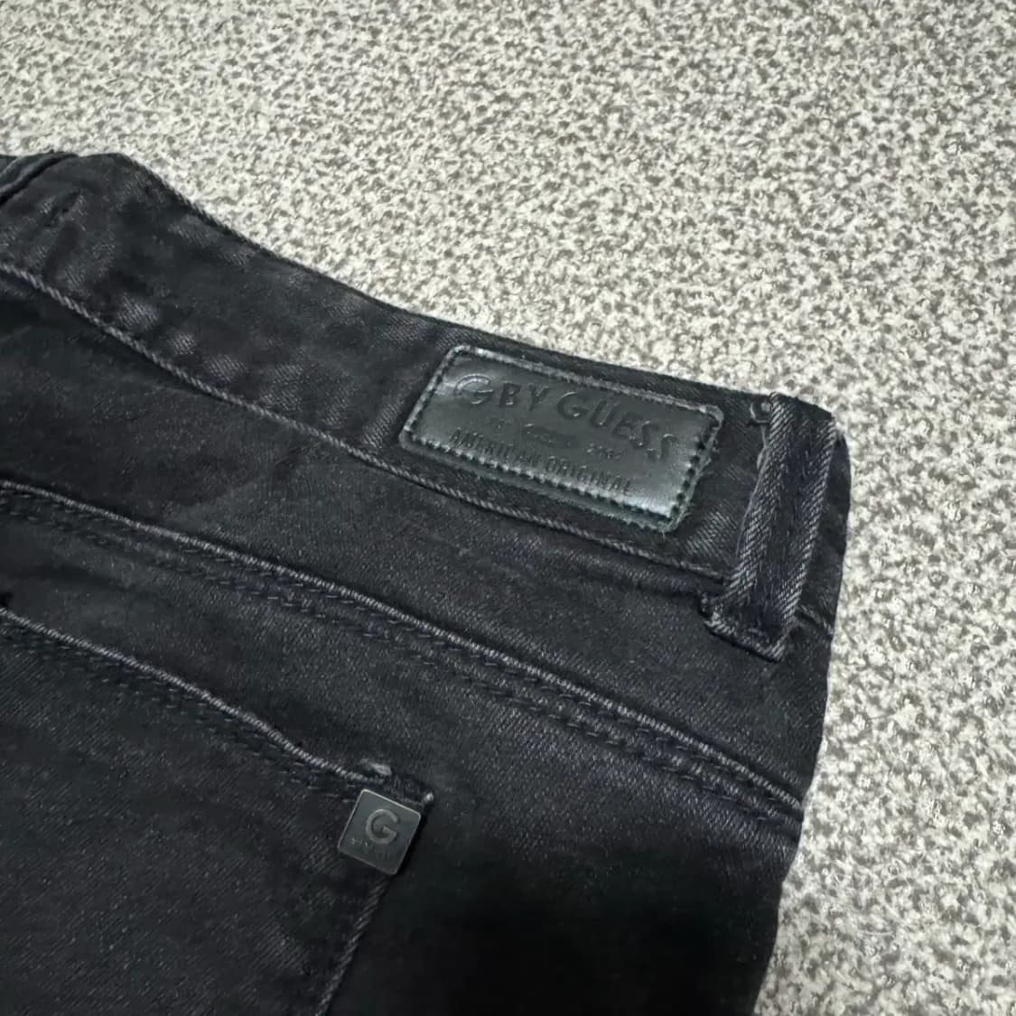 29 게스 흑청바지 여성 상품이미지3