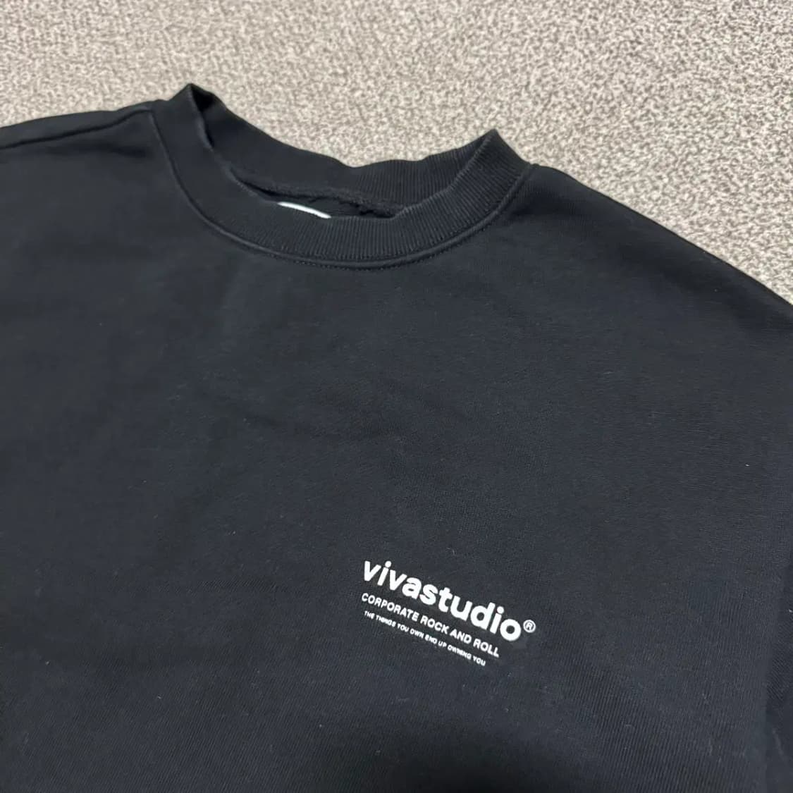 M 비바스튜디오 블랙 맨투맨 상품이미지2