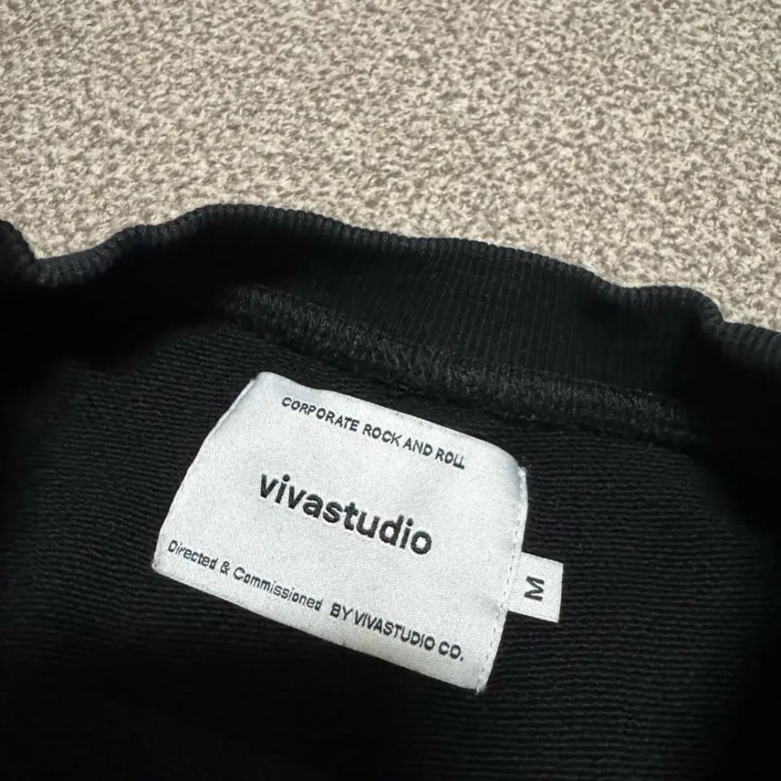 M 비바스튜디오 블랙 맨투맨 상품이미지3