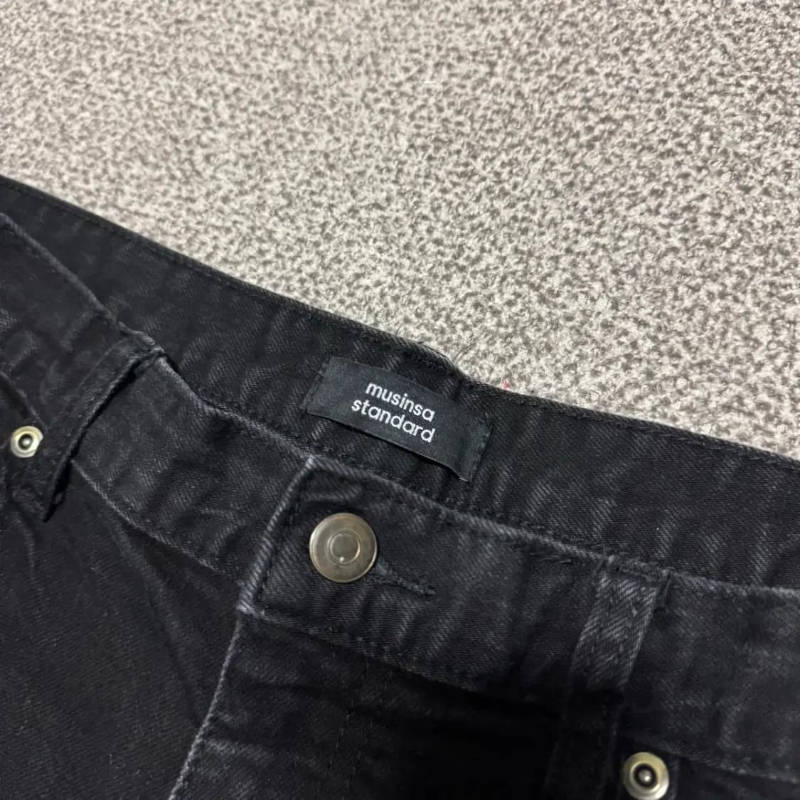 36 무신사스탠다드 흑청바지 상품이미지3