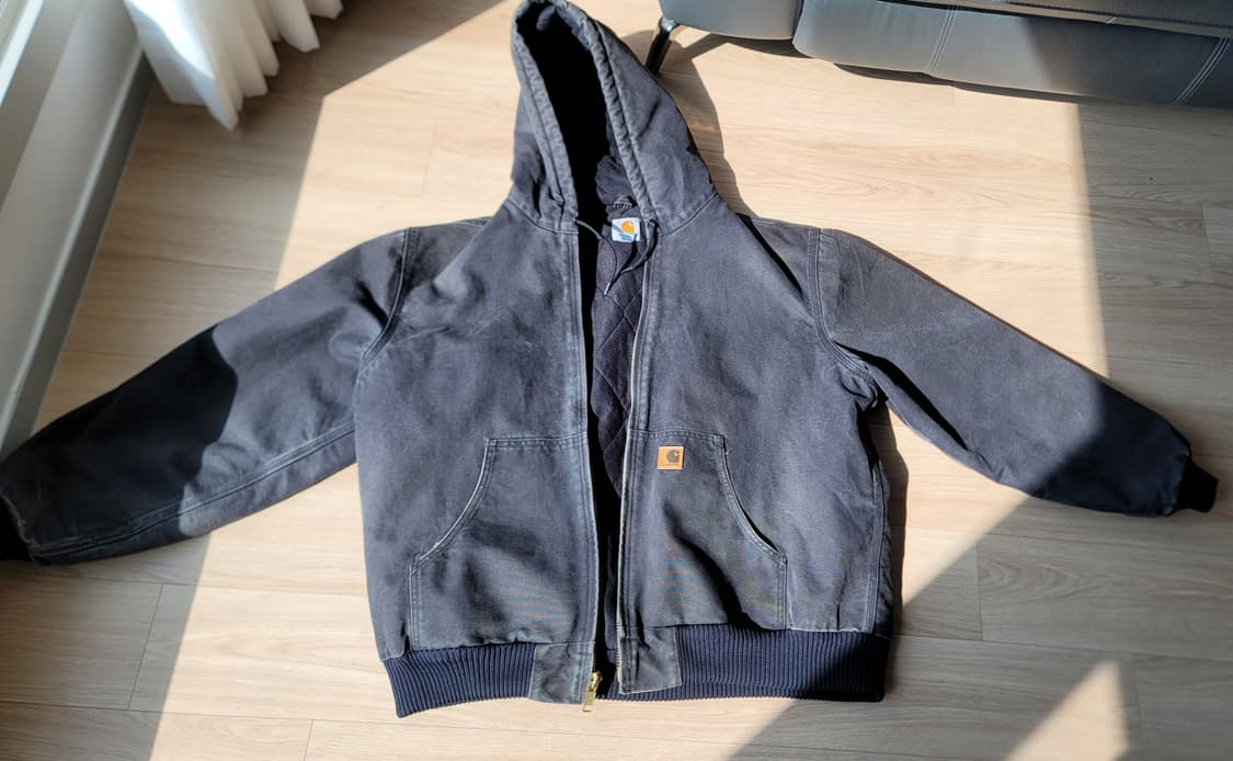 오리지널 칼하트 샌드스톤 j130 블랙색상  XL 사이즈 판매합니다. 상품이미지1