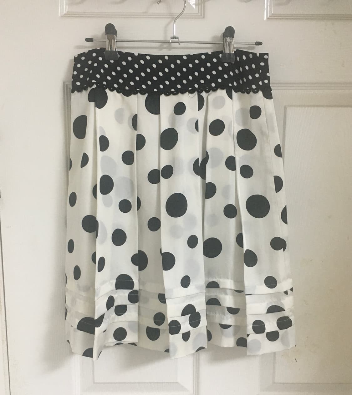 Satin 도트 땡땡이 플리츠 미디 스커트 상품이미지1
