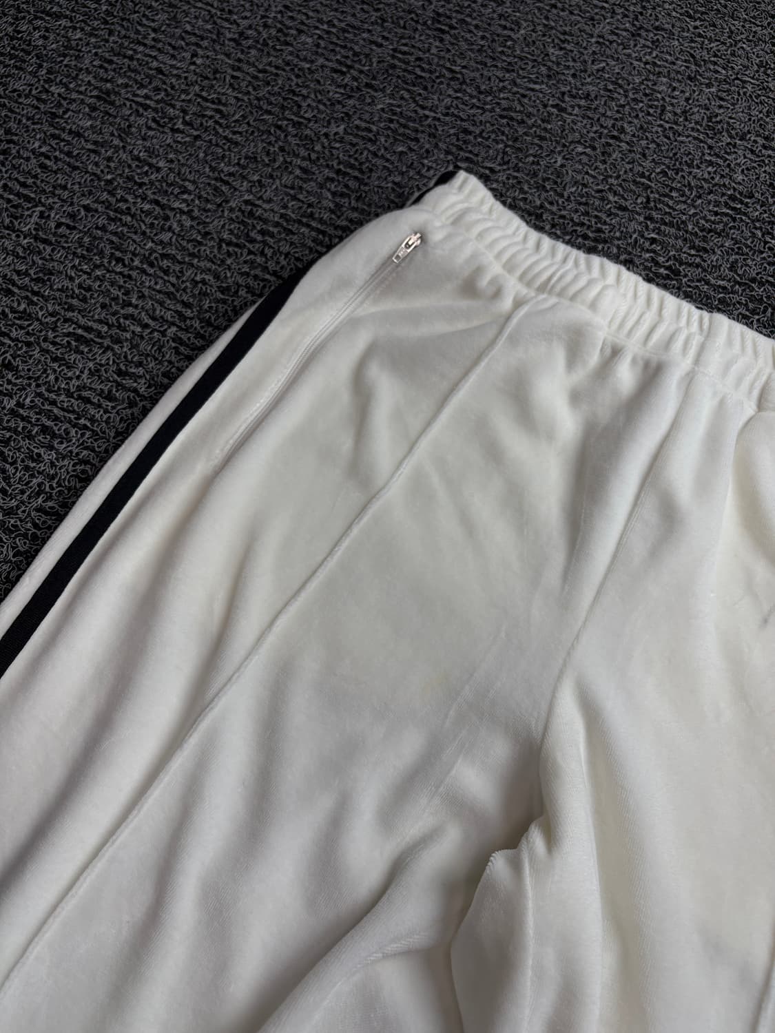 널디 와이드핏 벨벳 트랙팬츠 화이트 1464 상품이미지6