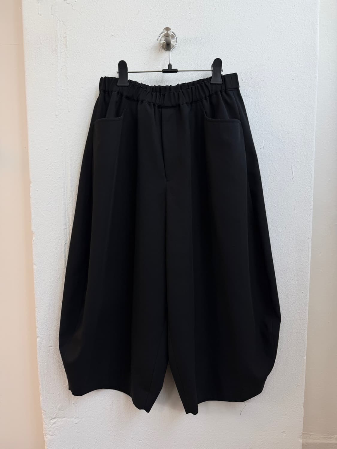 꼼데가르송 블랙 크롭 벌룬 팬츠  상품이미지1