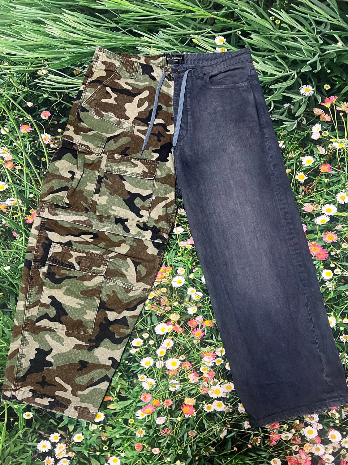 발렌시아가 다크 카모 하이브리드 배기 팬츠 상품이미지1