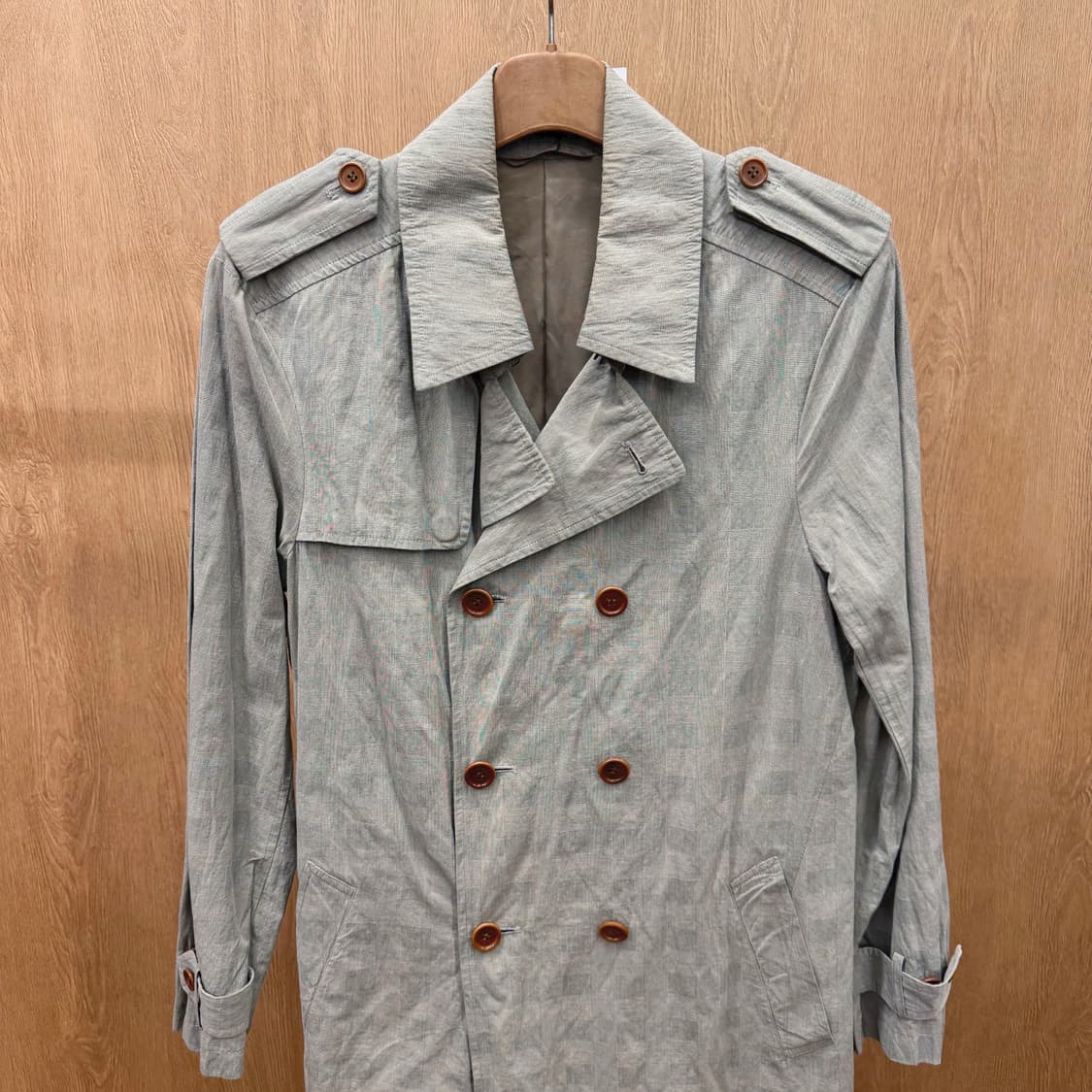 띠어리 더블 브레스티드 라이트 트렌치 코트 스트랩 디테일 라이트 그레이 상품이미지4