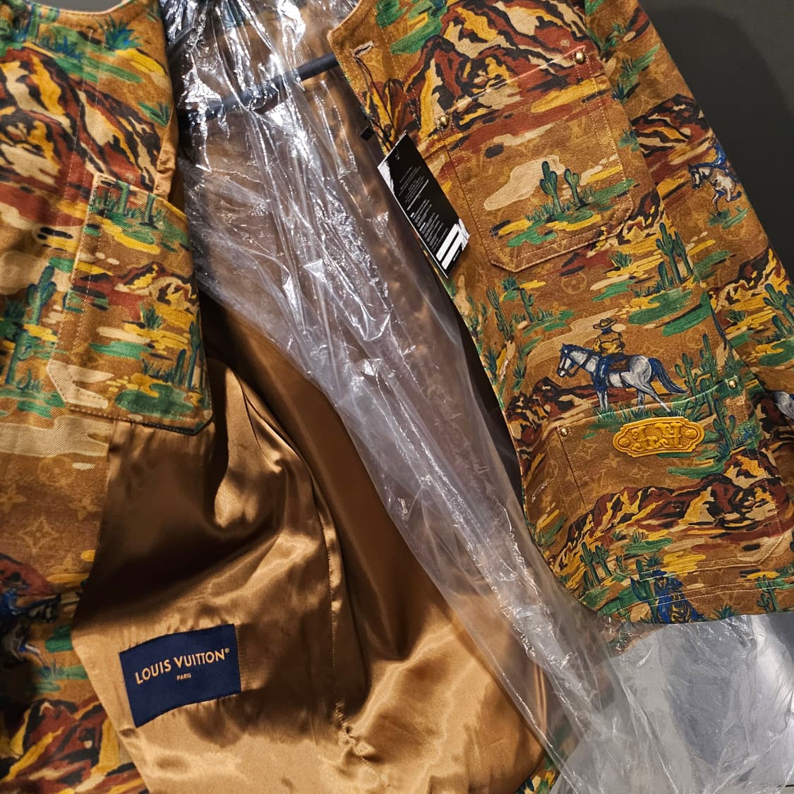 루이비통 웨스턴 컬렉션 카모플라쥬 퍼렐 카라리스 자켓 상품이미지8