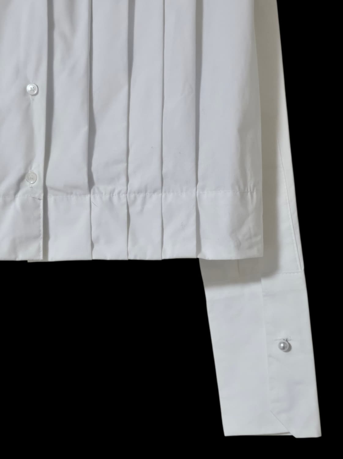 핀턱 디테일 화이트 셔츠 / 미착용 / 소매 진주버튼 / 후면여밈 상품이미지8