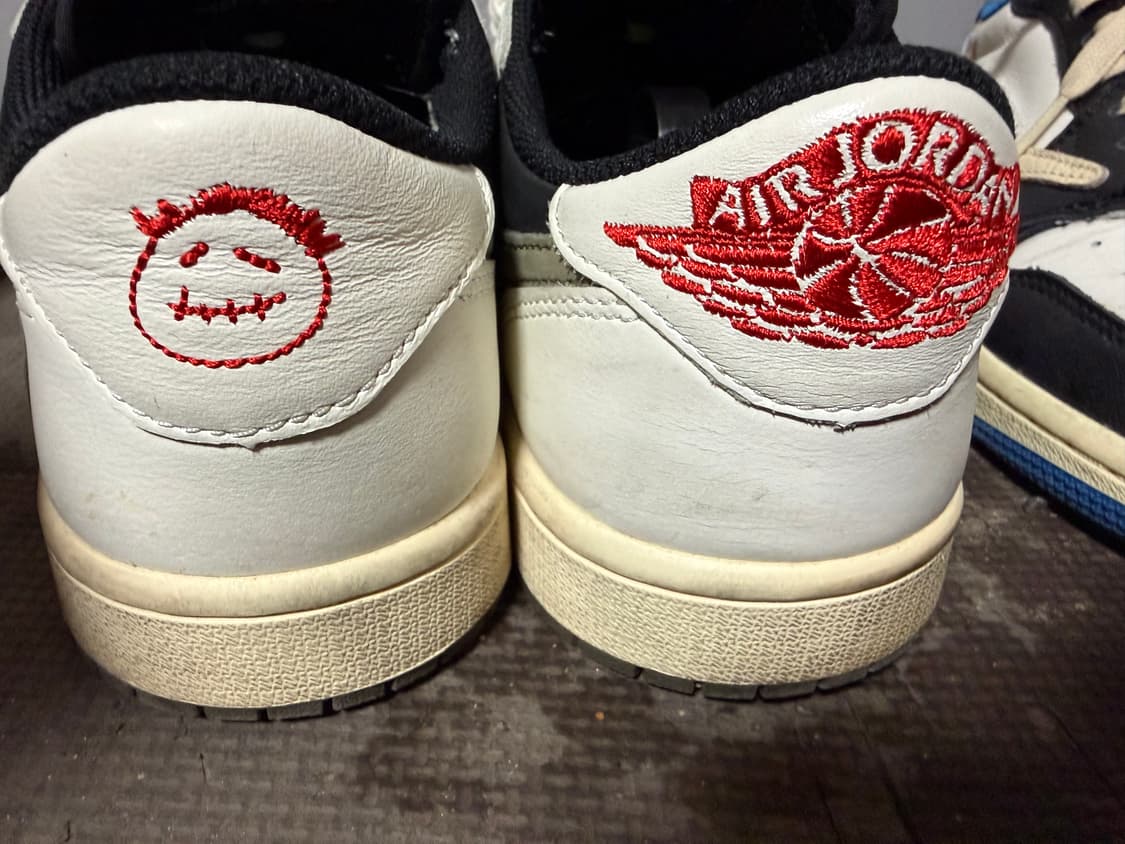 조던1로우 트래비스스캇 미디엄올리브 상품이미지3