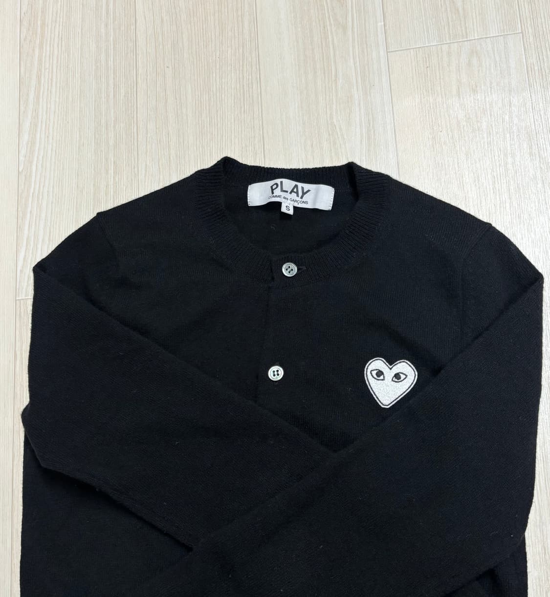 꼼데가르송 화이트 하트 가디건 블랙 상품이미지2