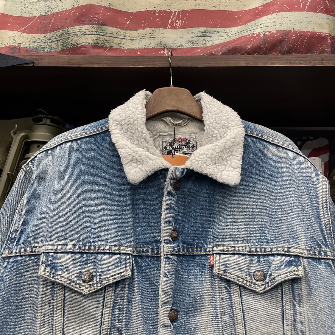 90s 리바이스 라이트 워시드 쉐르파 데님 자켓 상품이미지3