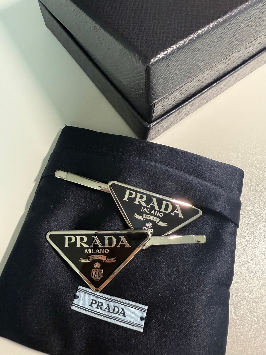 프라다 삼각로고 헤어핀 풀박스(정품) 상품이미지2