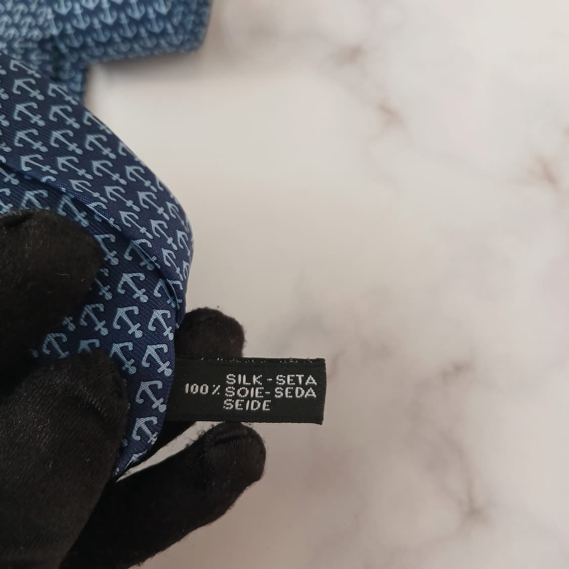 페라가모 실크 네이비 앵커 패턴 넥타이 8.2cm A+등급 A18928
 상품이미지8