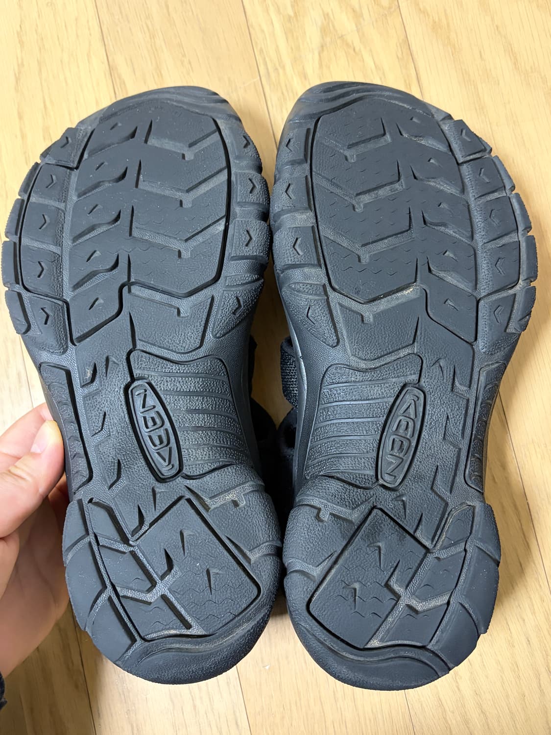 (무료배송)킨 뉴포트 H2 샌들 Triple Black 250  상품이미지7