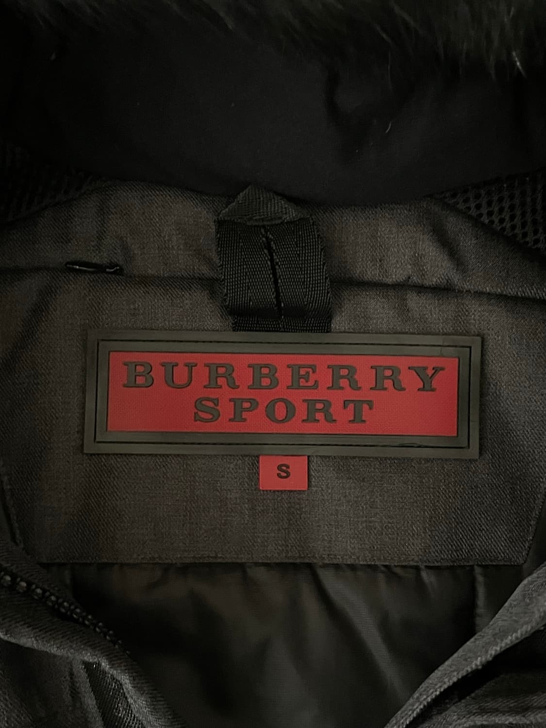 버버리 스포츠 그레이 폭스퍼 패딩 상품이미지6