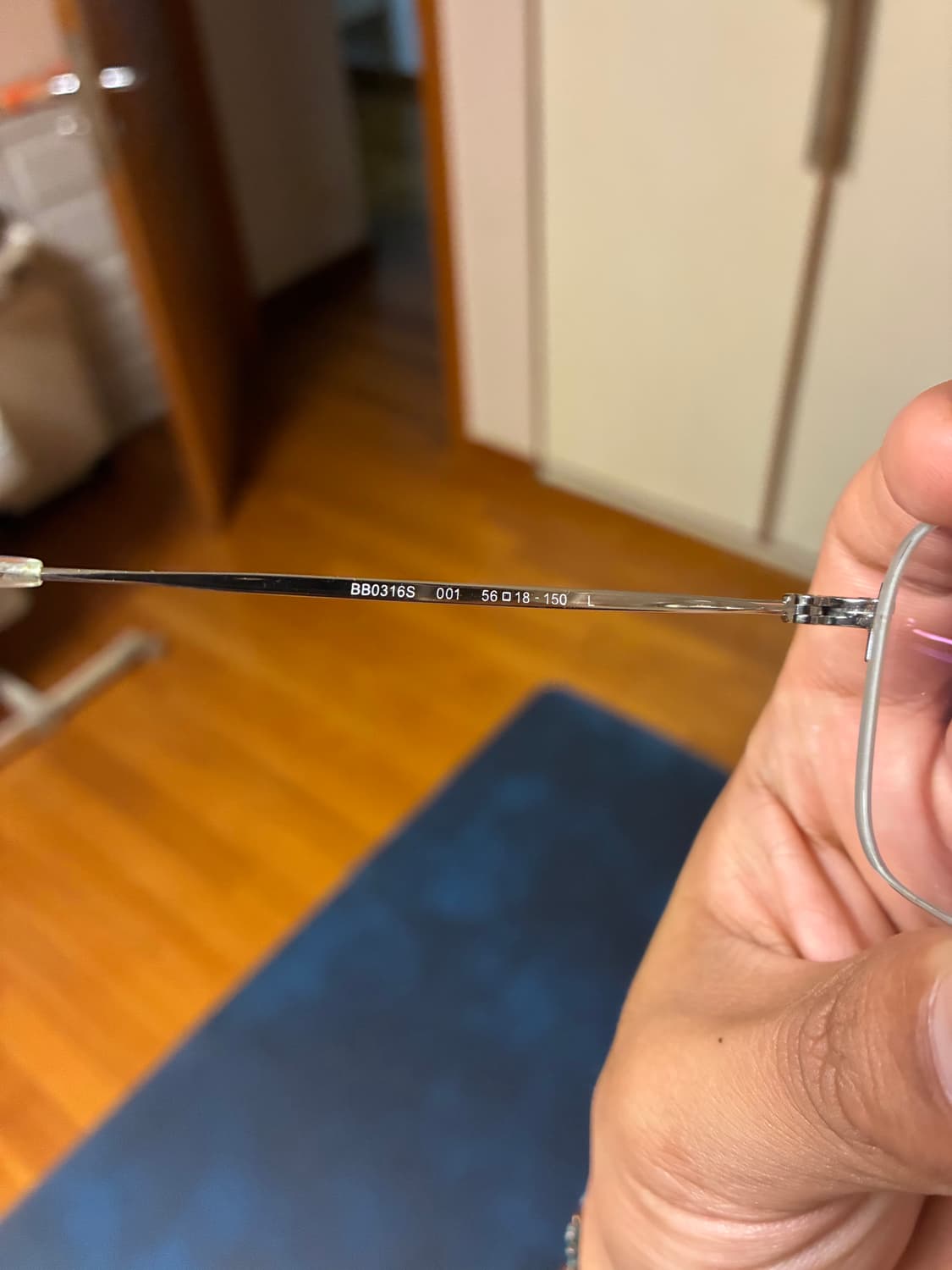 발렌시아가 인비저블 랙탱글 안경 실버 상품이미지4