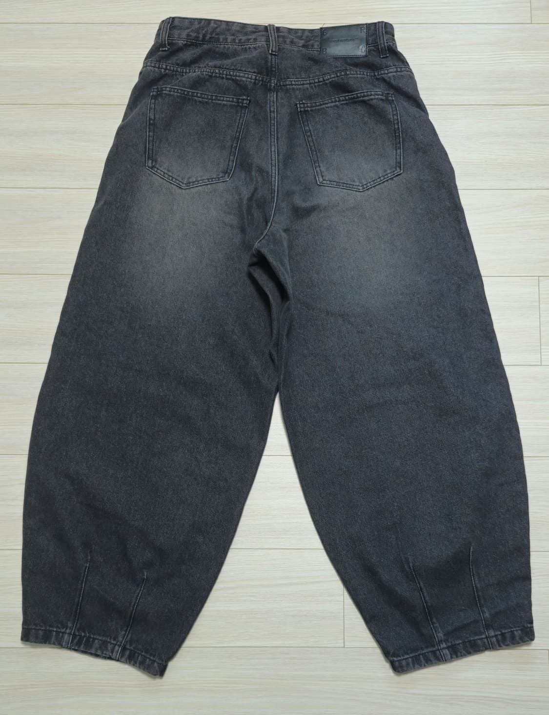 커브드 벌룬 다트 데님팬츠 더스트블랙 상품이미지2