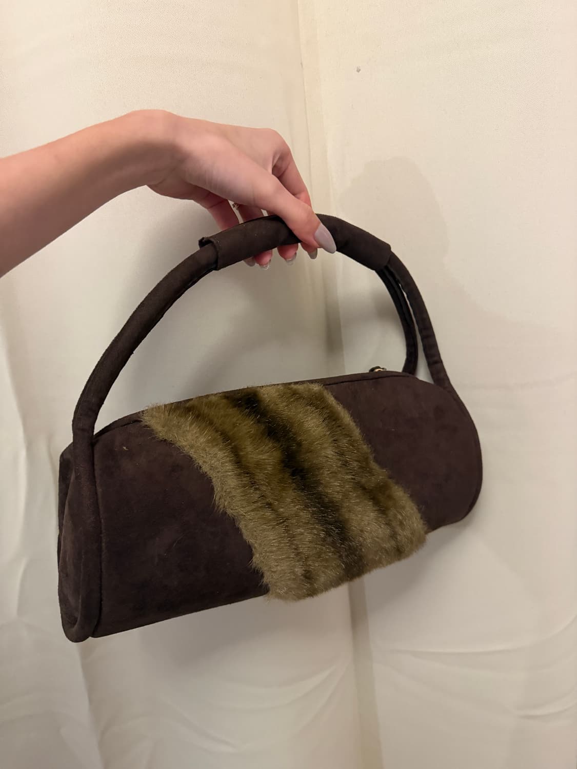 Yetts 퍼 스웨이드 더플백 상품이미지1