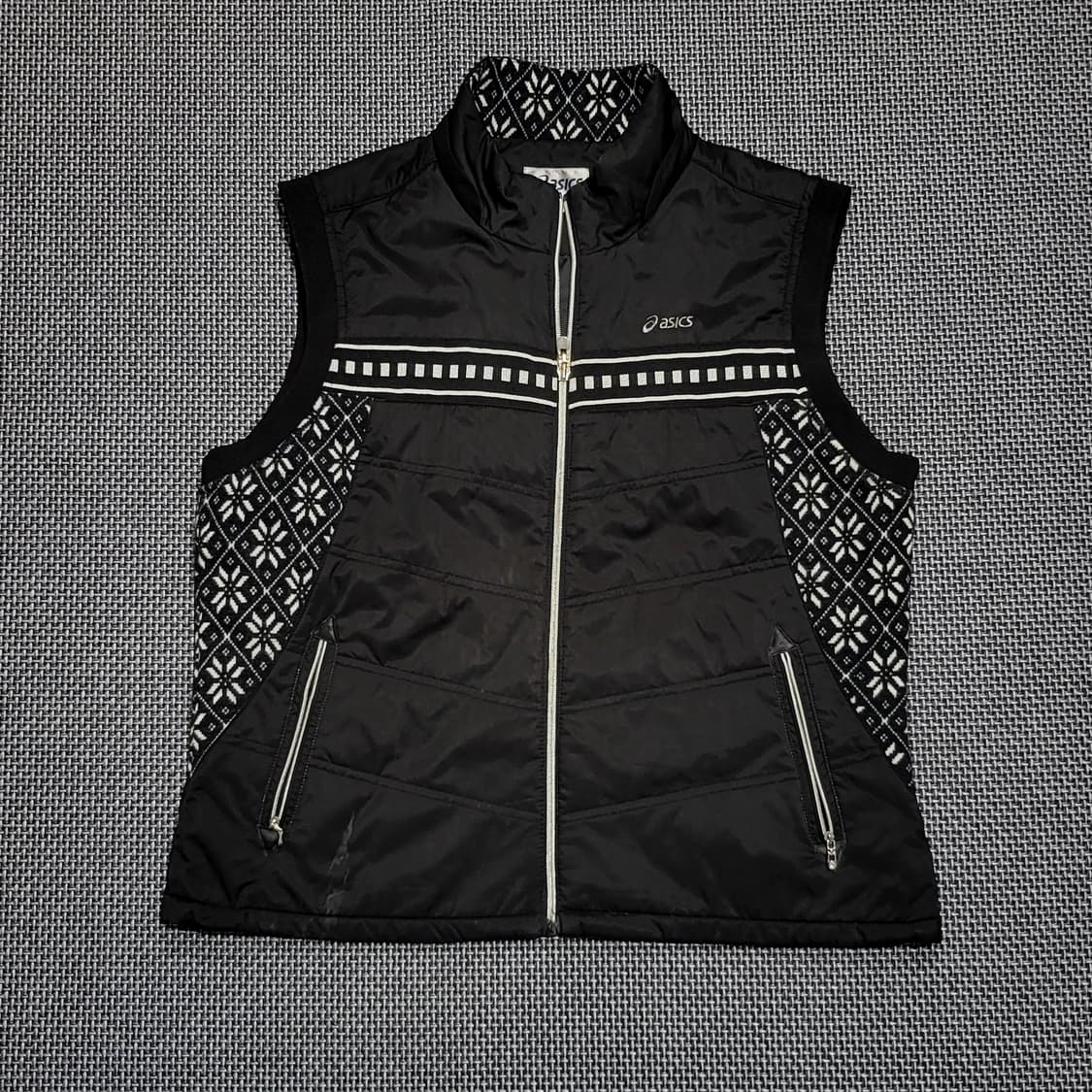 아식스 올드스쿨 프린팅 조끼 베스트 블랙 (105) 상품이미지1