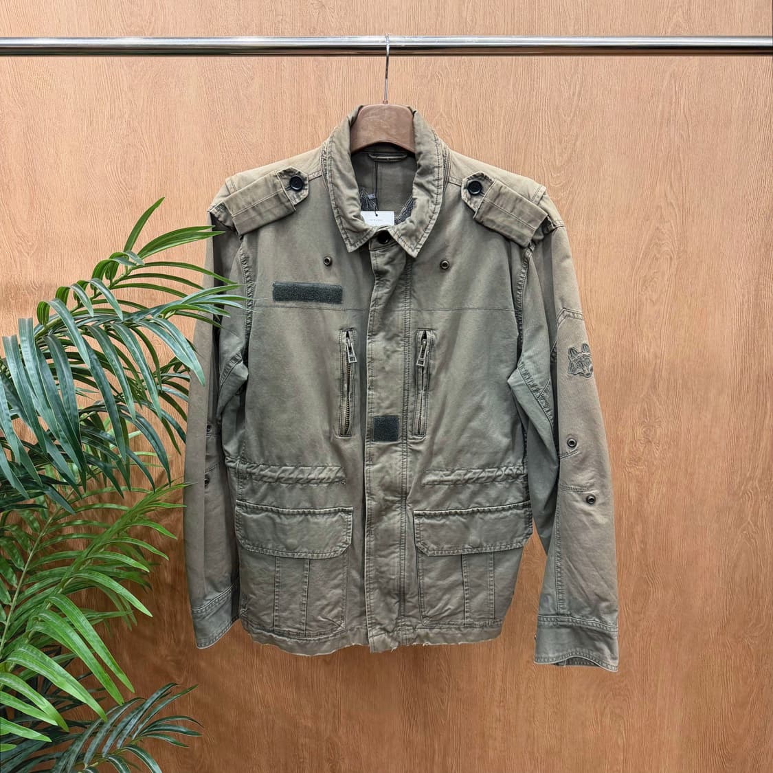 쟈딕 앤 볼테르 밀리터리 긴팔 자켓 견장 지퍼 멀티 포켓 디테일 카키 상품이미지1