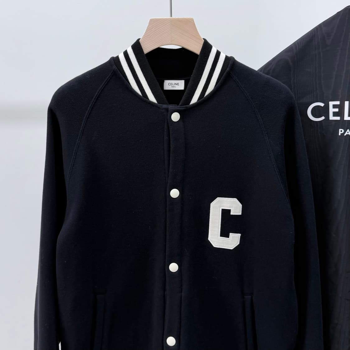 [S+급/S] 셀린느 테디 바시티 봄버 자켓 블랙 상품이미지3