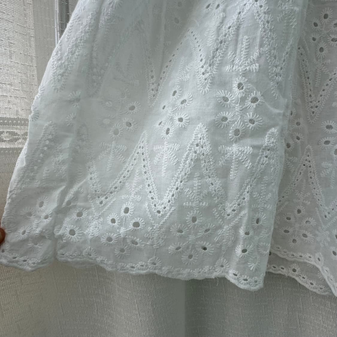 새상품 화이트 펀칭레이스 반팔 블라우스 예뻐요 상품이미지7
