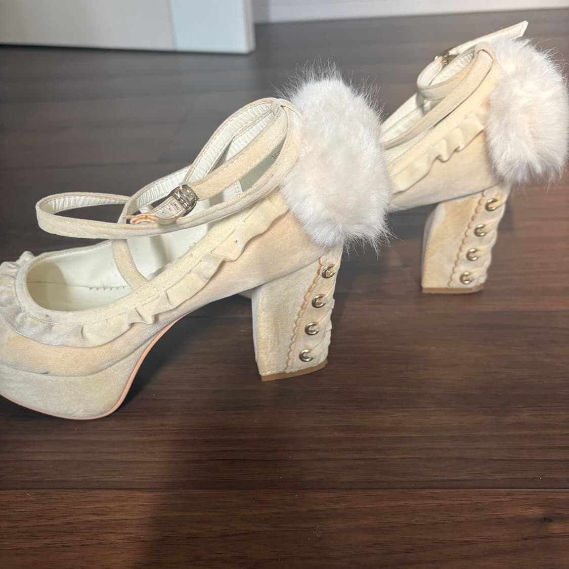 리즈리사 퍼 리본 레이스 스웨이드 펌프스 힐 상품이미지2