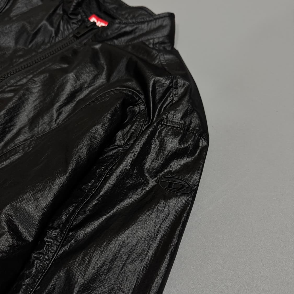 (A+)디젤(DIESEL) 24ss 블랙컬러 폴리에스터 패널 쇼트 자켓 상품이미지4