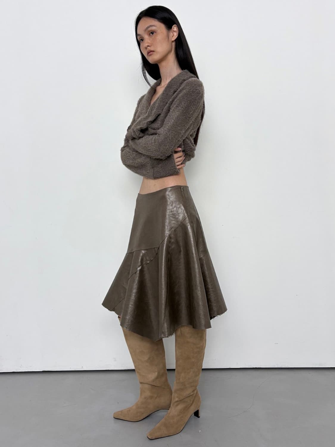 [택포] ASYMMETRIC FAUX LEATHER SKIRT KHAKI 상품이미지3