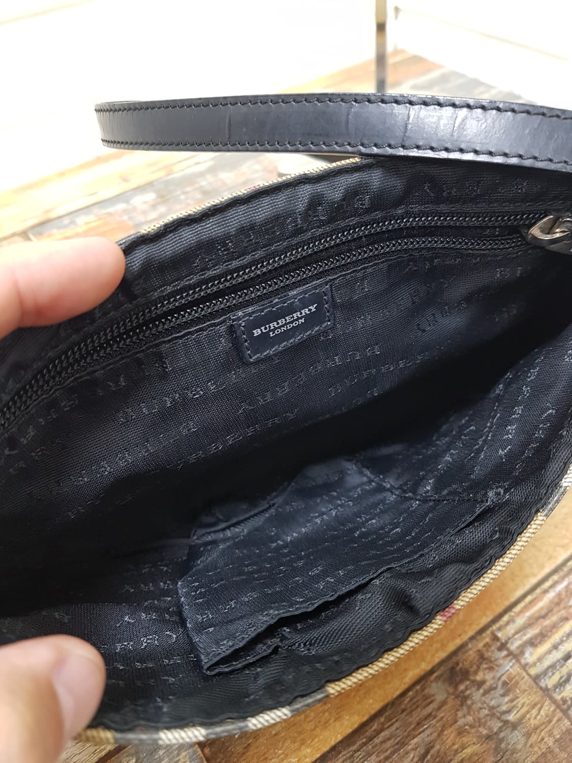 [정품] 버버리 클래식 체크 숄더백 상품이미지8