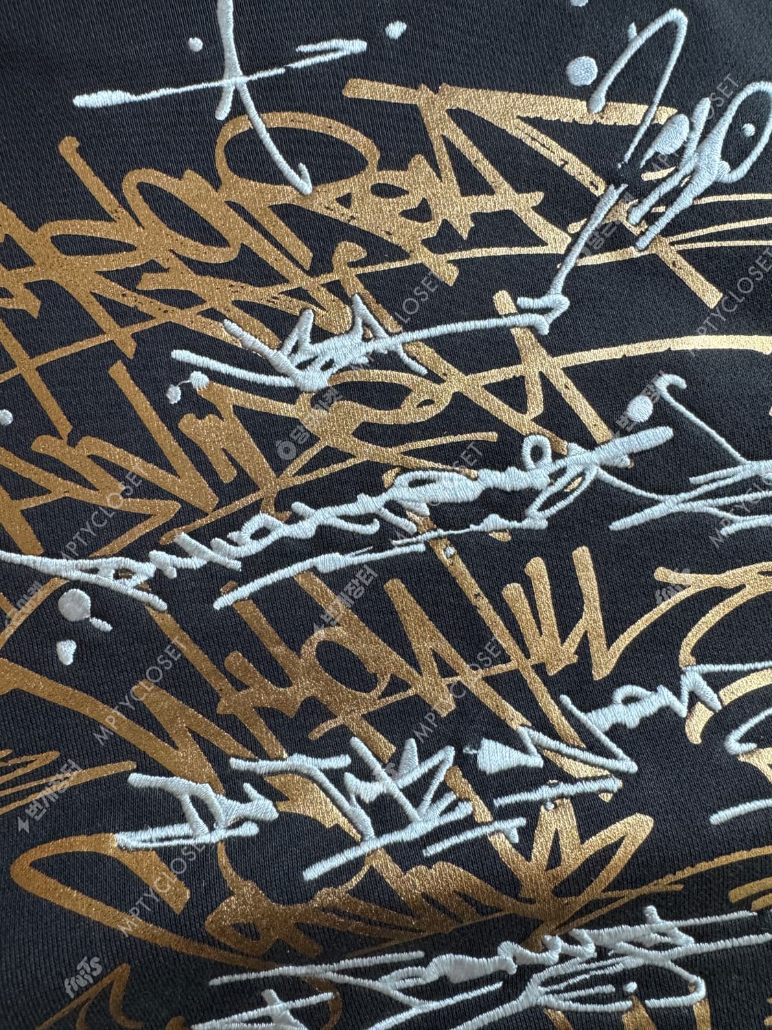 [L] 커스텀멜로우 Bisco Smith 콜라보 맨투맨 스웻셔츠 그레이 상품이미지4