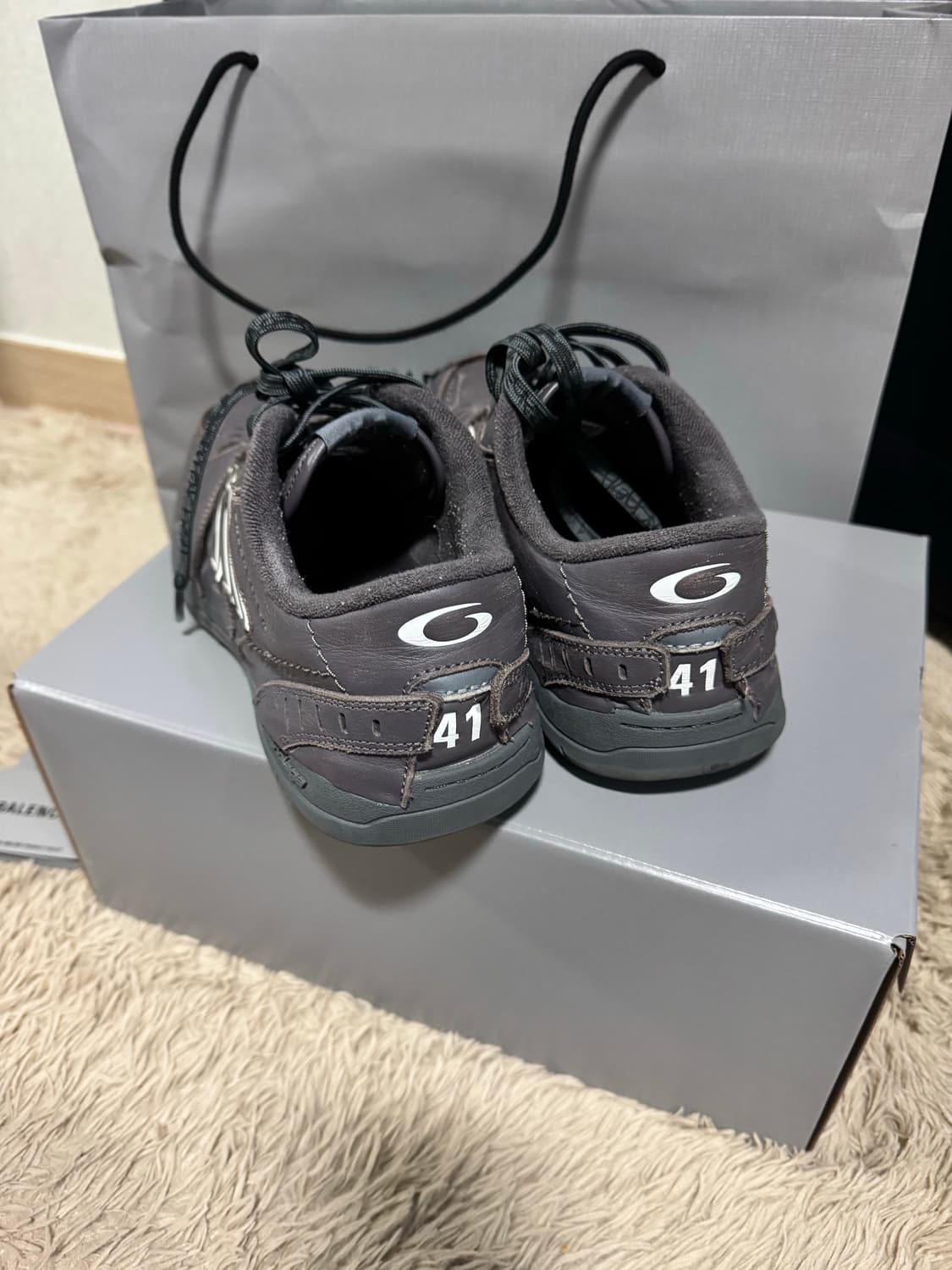 [41] 발렌시아가 햄튼스 원아웃 스니커즈 신발 디펜더 트리플 상품이미지4