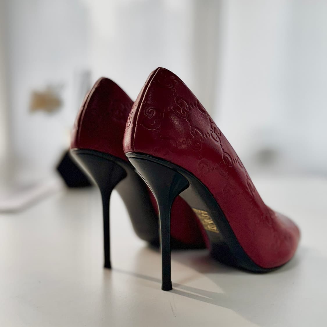구찌 GG 엠보 로고 펌프스 힐 상품이미지6