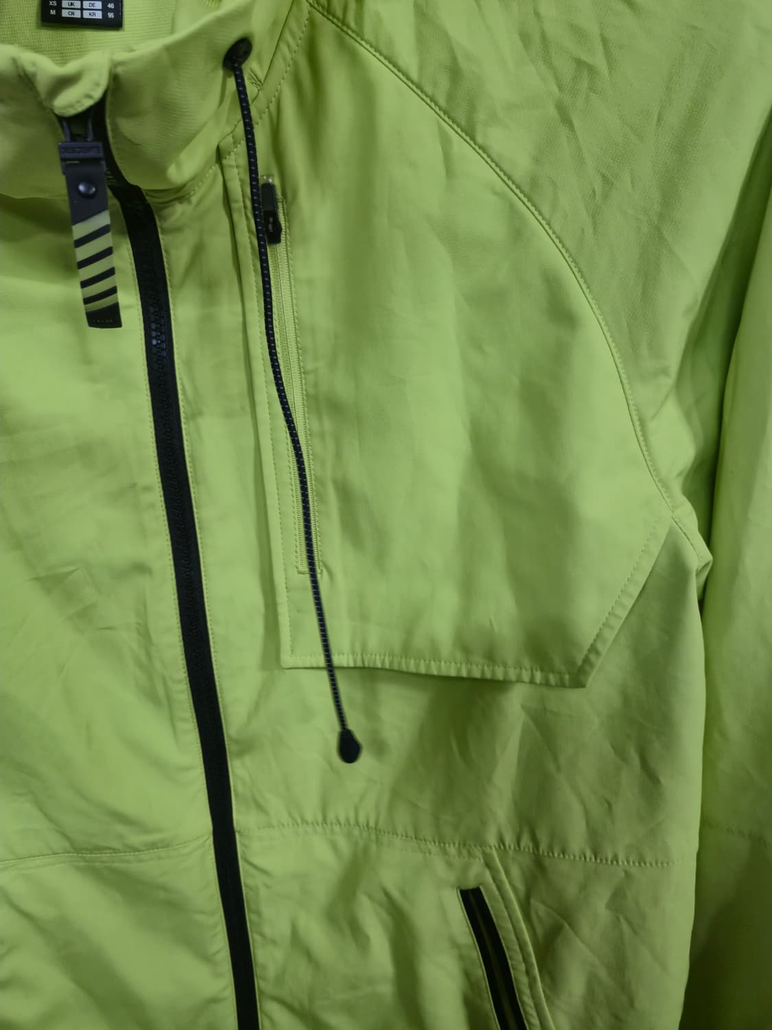 데상트 형광 바람막이 후드 자켓 상품이미지6