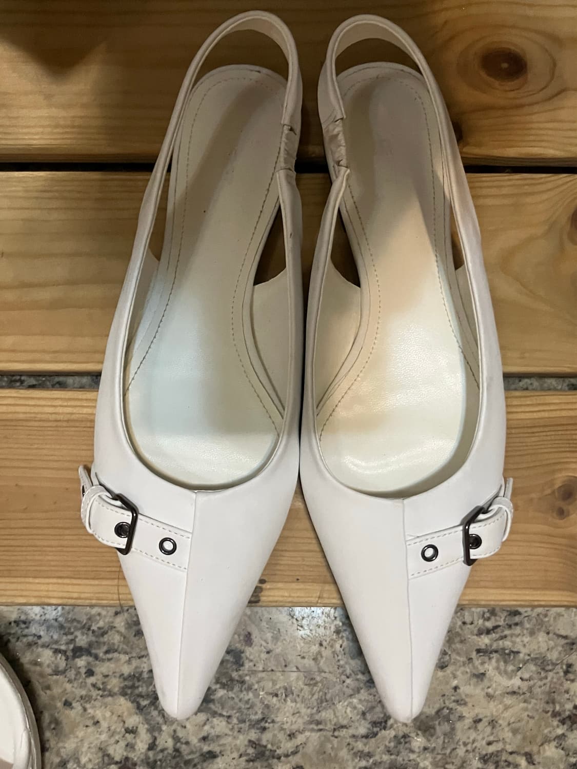 DEINET BUCKLE MULE IN WHITE 상품이미지1