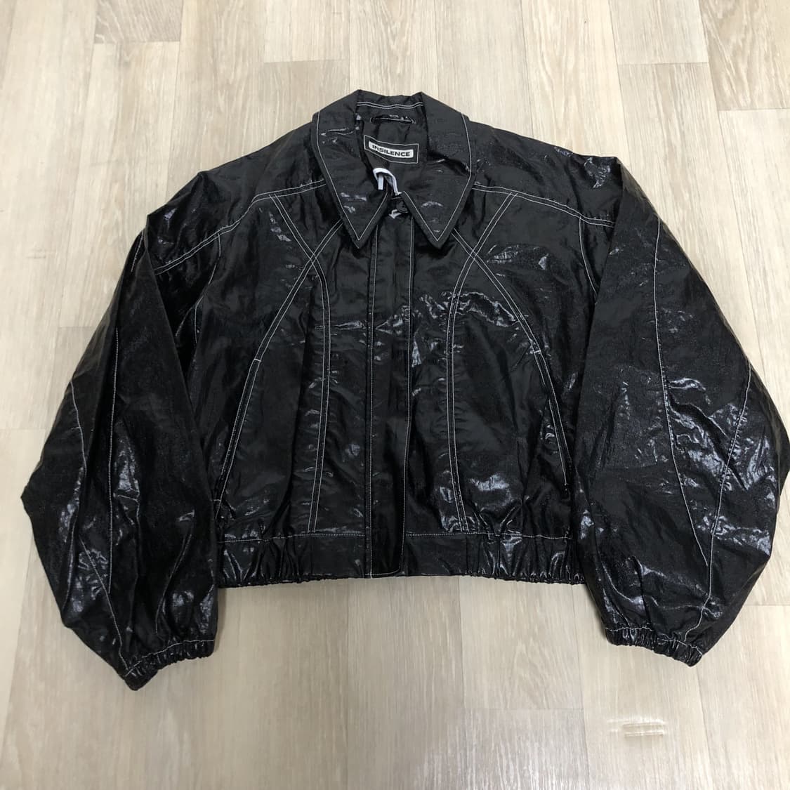 (S) 새상품 인사일런스 INSILENCE 우먼 글로시 리버시블 점퍼 상품이미지1