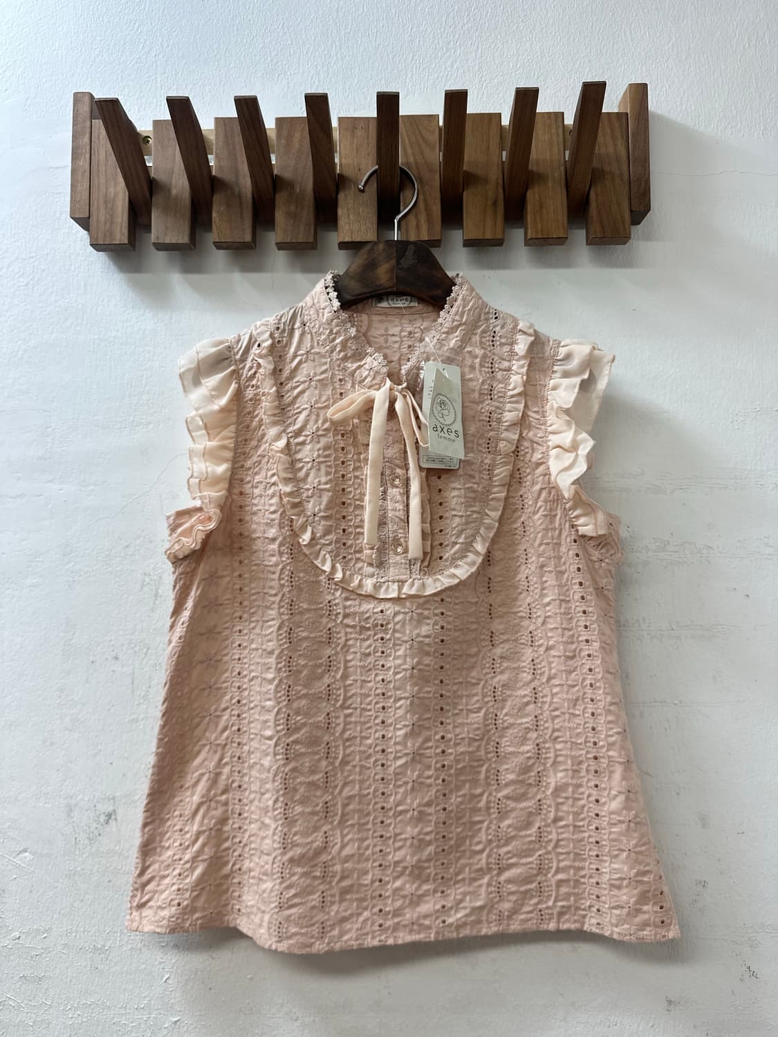 택있는새상품 axes femme 아일렛 레이스 프릴 슬리브리스 블라우스 상품이미지1