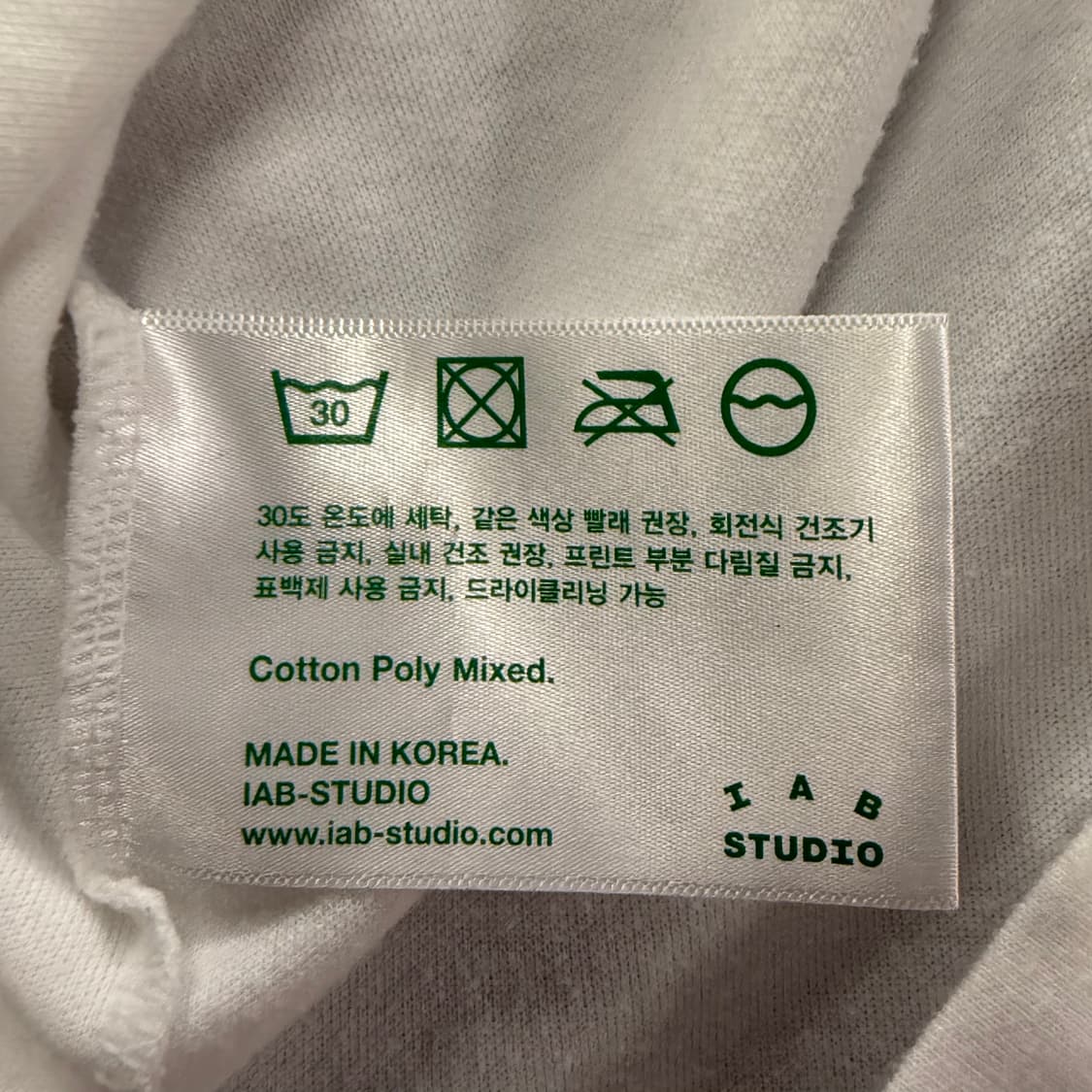 아이앱 스튜디오 화이트 카키 백로고 반팔 티셔츠 상품이미지5