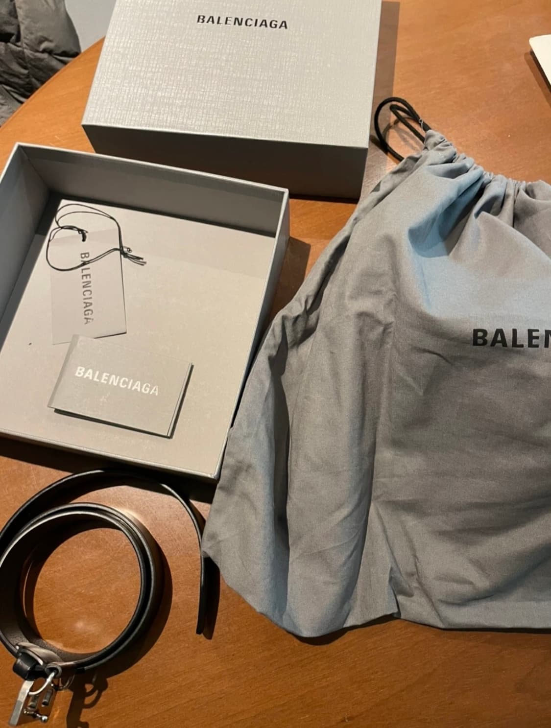 발렌시아가 우먼스 B로고 블랙 가죽 벨트 (풀박스) 상품이미지2