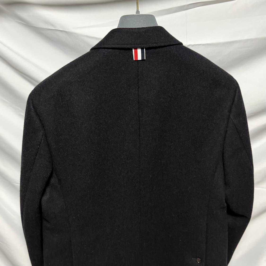 [S+급/2] 톰브라운 체스터필드 코트 블랙 백화점판 상품이미지6