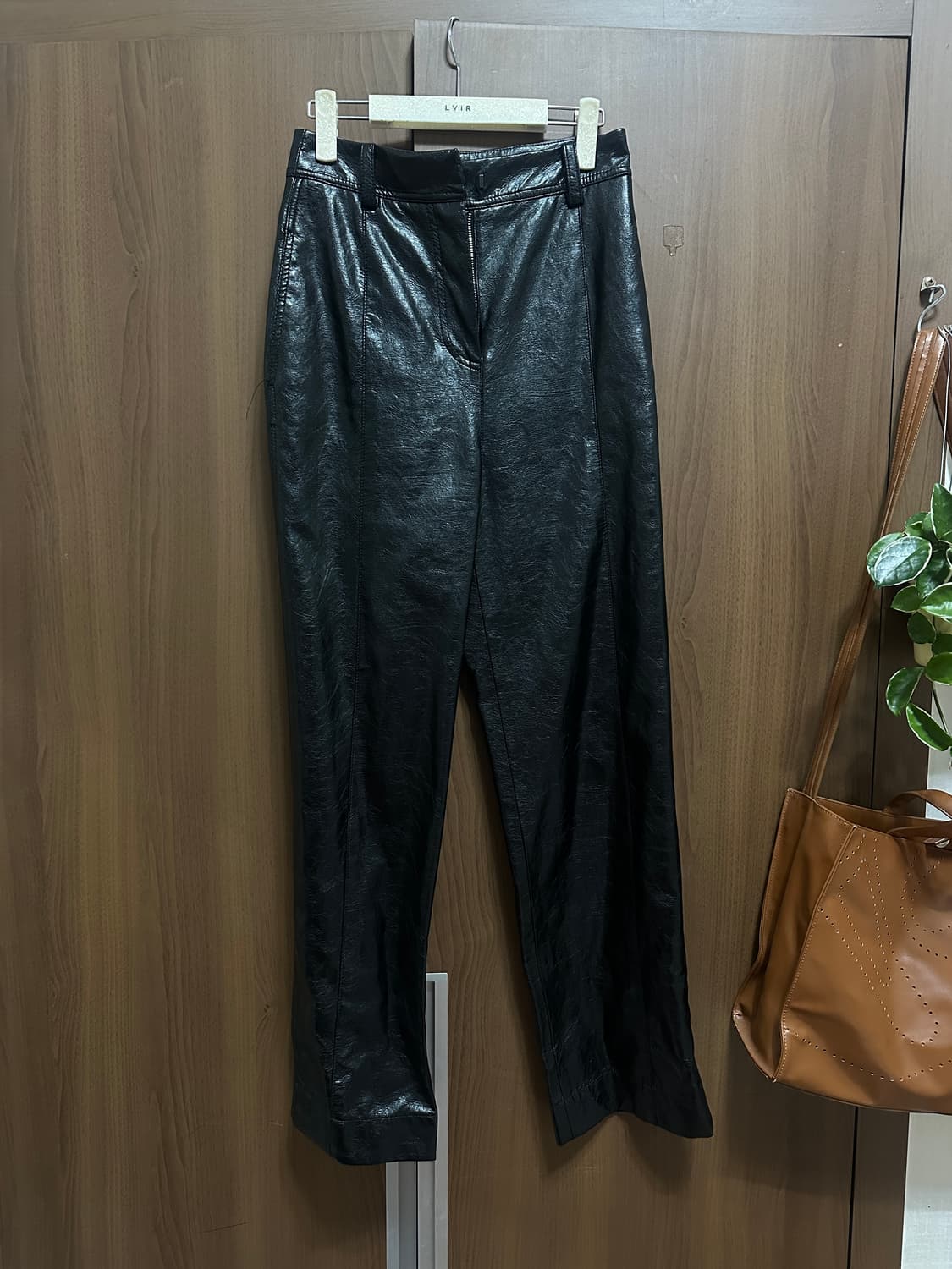 르비에르 블랙 크랙 인조가죽 팬츠 상품이미지1