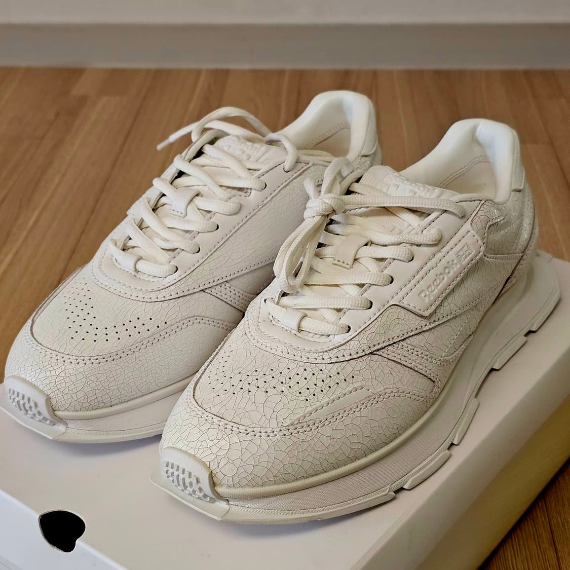 265 새제품) 리복 LTD 클래식 크랙 레더 화이트 남자 신발 운동화 상품이미지2