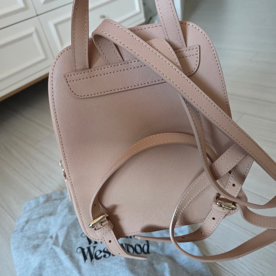 비비안웨스트우드 백팩 스몰 베이지 상품이미지2